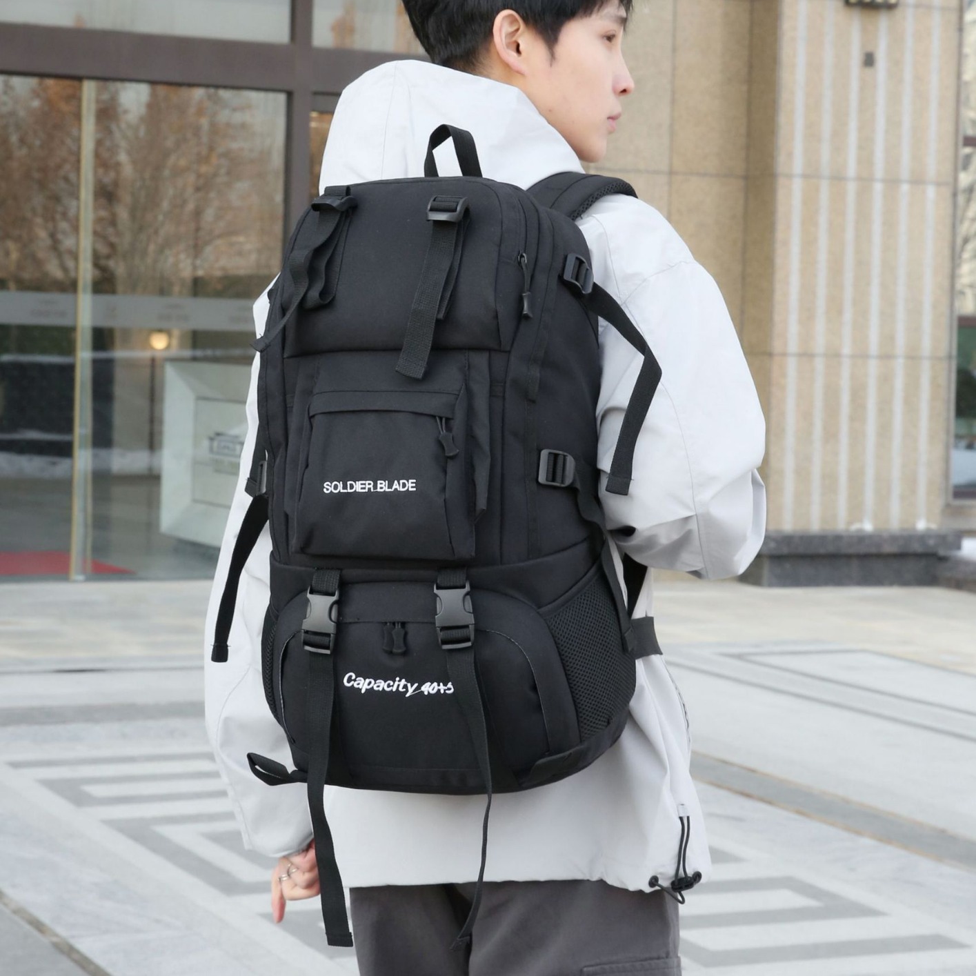 Nuovo zaino da trekking alla moda con grande capacità, zaino sportivo all'aperto impermeabile e leggero, zaino per computer_voghion.com