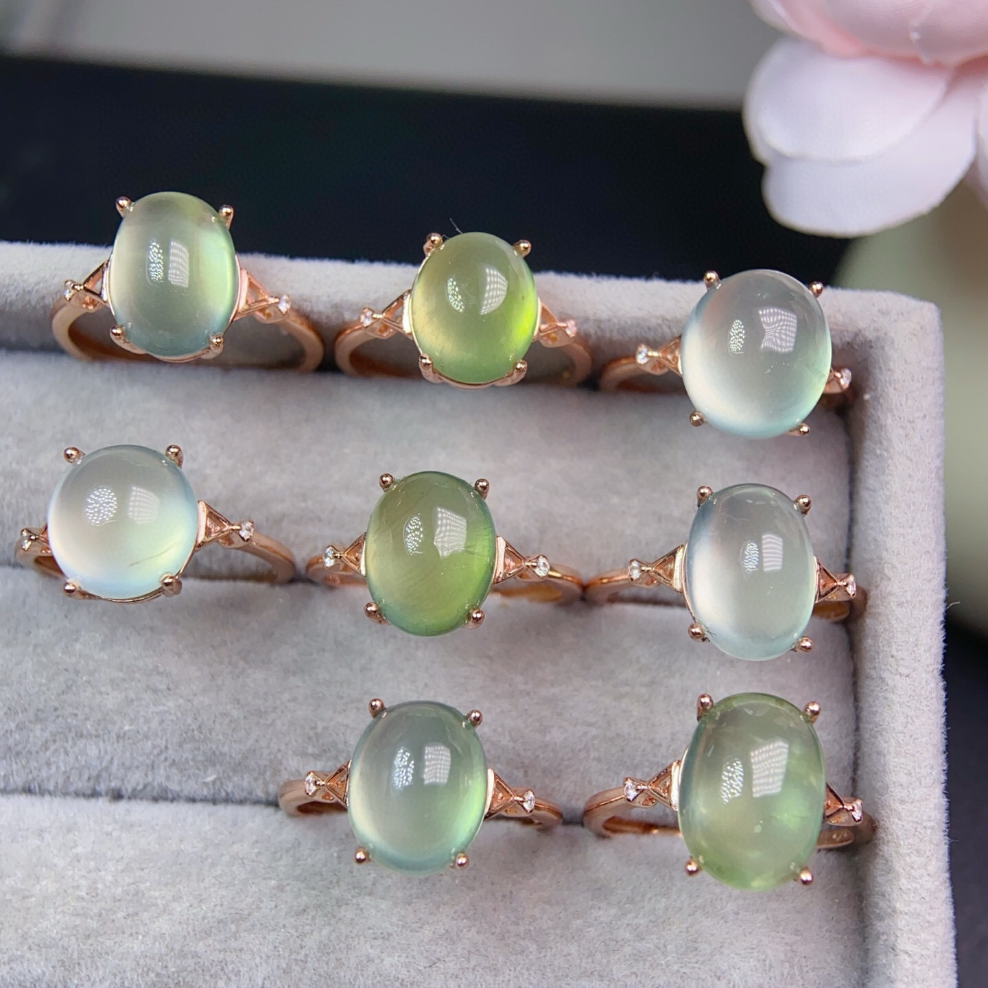 Organic ring with stone