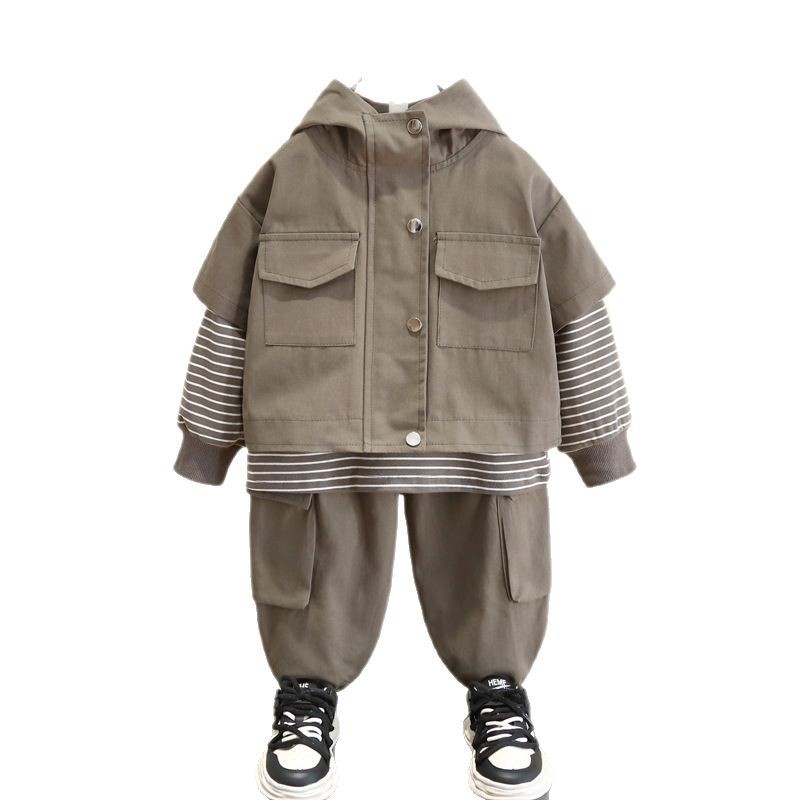 7102 Chaqueta de niño Ropa de primavera para niños Traje de tres piezas 2025 Nuevo estilo Primavera y otoño Ropa a rayas Traje de herramientas para bebés