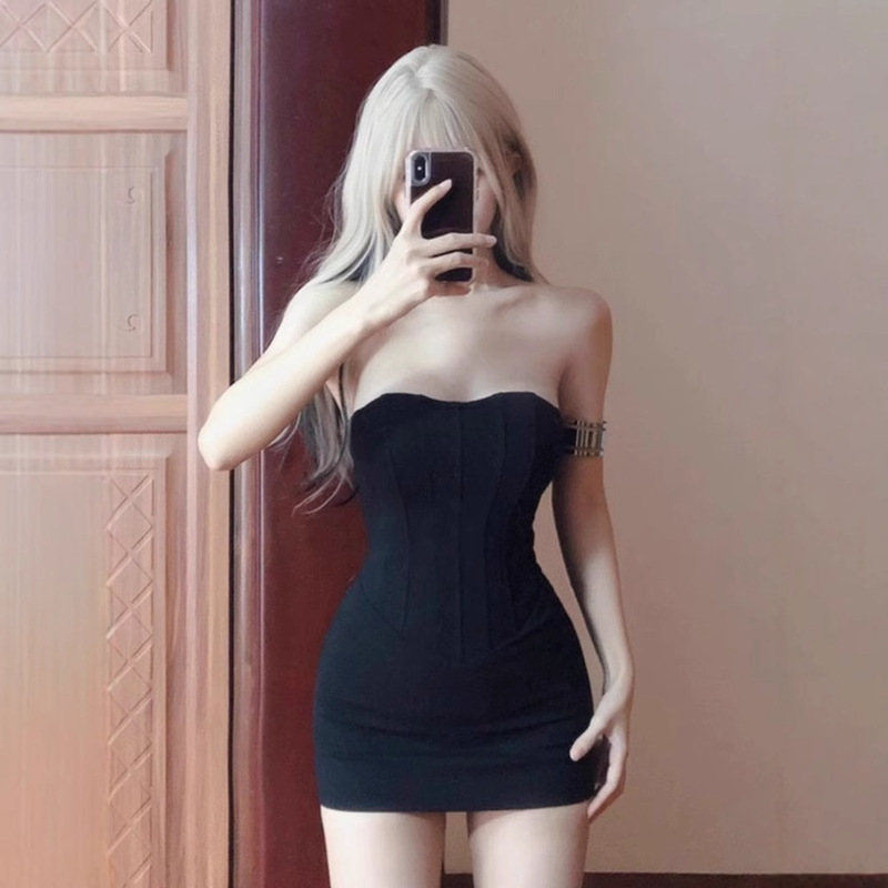 Black Tight Tube Top Dress Women's Summer 2025 New Pure Lust Style Pinch Waist Slimming Look Fishbone Hip Short Skirt