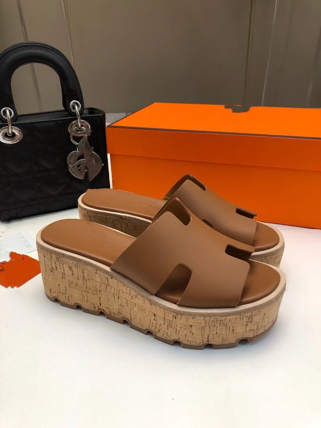 2024H Mujer con zapatillas fuera de casa. Sandalias de agua de talón alto con diseño de boca de pescado transfronterizo de estilo romano
