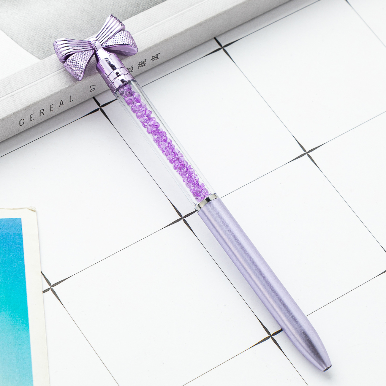 Spot Pluma de lazo de plástico Bolígrafo de regalo publicitario giratorio Bolígrafo de regalo logotipo imprimible Bolígrafo de cristal multicolor creativo