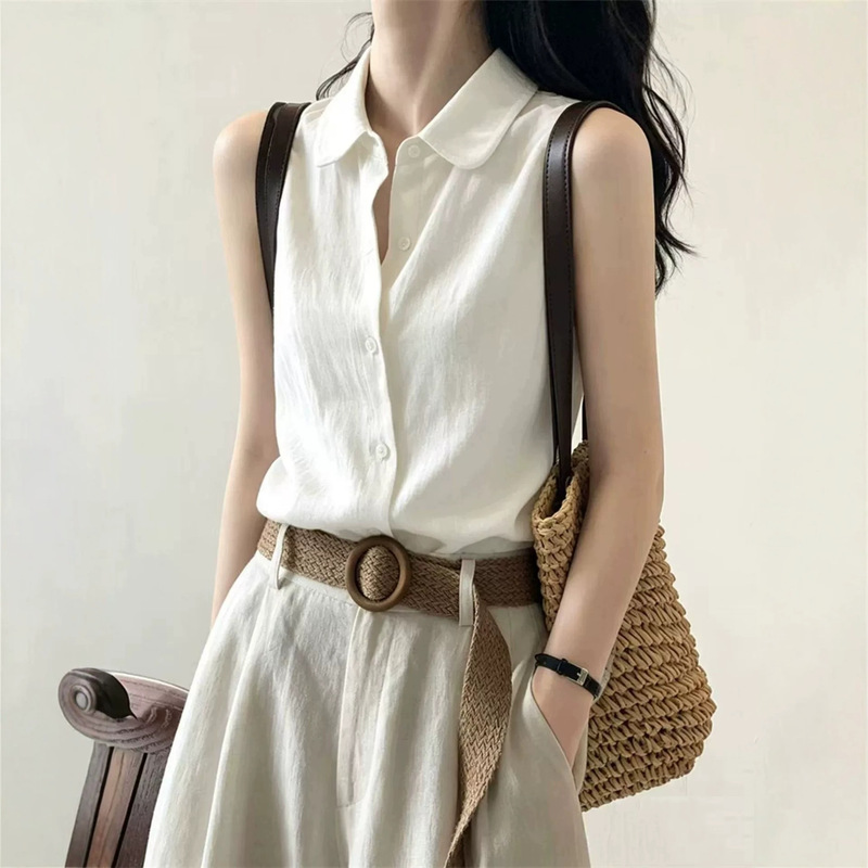 White Old Money Style Sleeveless Polo Collar Vest Shirt for Women, Summer 2026, Thin, Simple, Versatile, Fashionable Commuter Top White Old Money Style Sleeveless Polo Collar Vest Shirt for Women, Summer 2026, Thin, Simple, Versatile, Fashionable Commuter Top