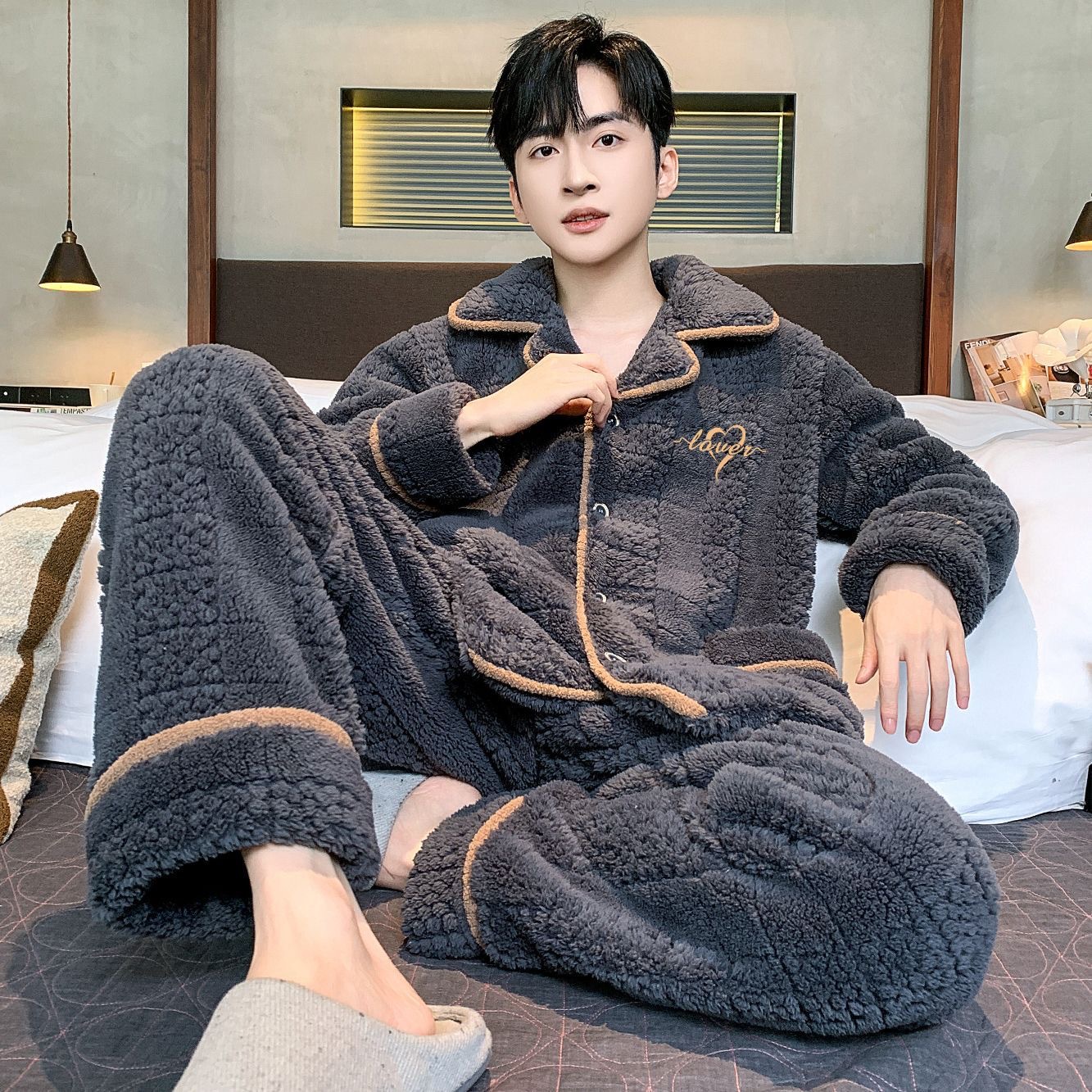 サンゴの家の服の新型のパジャマの男性のベルベットのゆったりした大きいサイズは外の保温のフランネルの秋冬の厚いスーツができます。