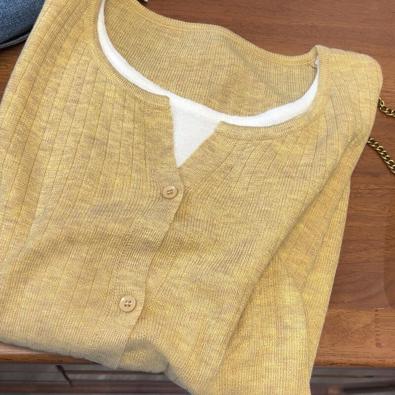 Super stylish sun yellow knitted sweater for women, 2025 spring/autumn new model, faux two-piece, slimming, base layer, long-sleeved top Super stylish sun yellow knitted sweater for women, 2025 spring/autumn new model, faux two-piece, slimming, base layer, long-sleeved top