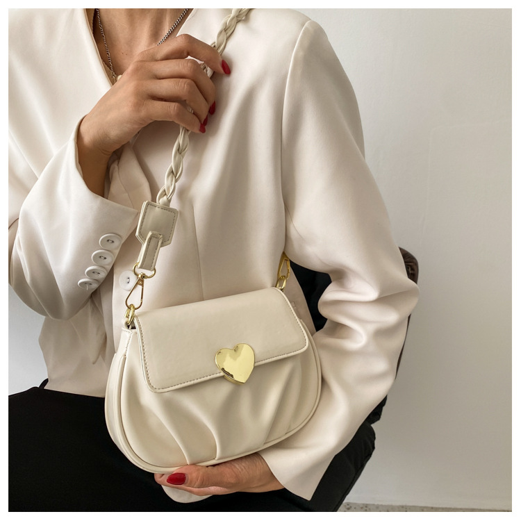 Wholesale Heart Buckle Fold One-shoulder Messenger Small Round Bag Nihaojewelry display picture 114