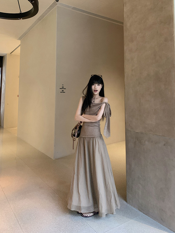 不規則なストラップ付きオフショルダーノースリーブドレス女性の夏の気質スリムスカートデザインハイウエストAラインロングスカート|undefined