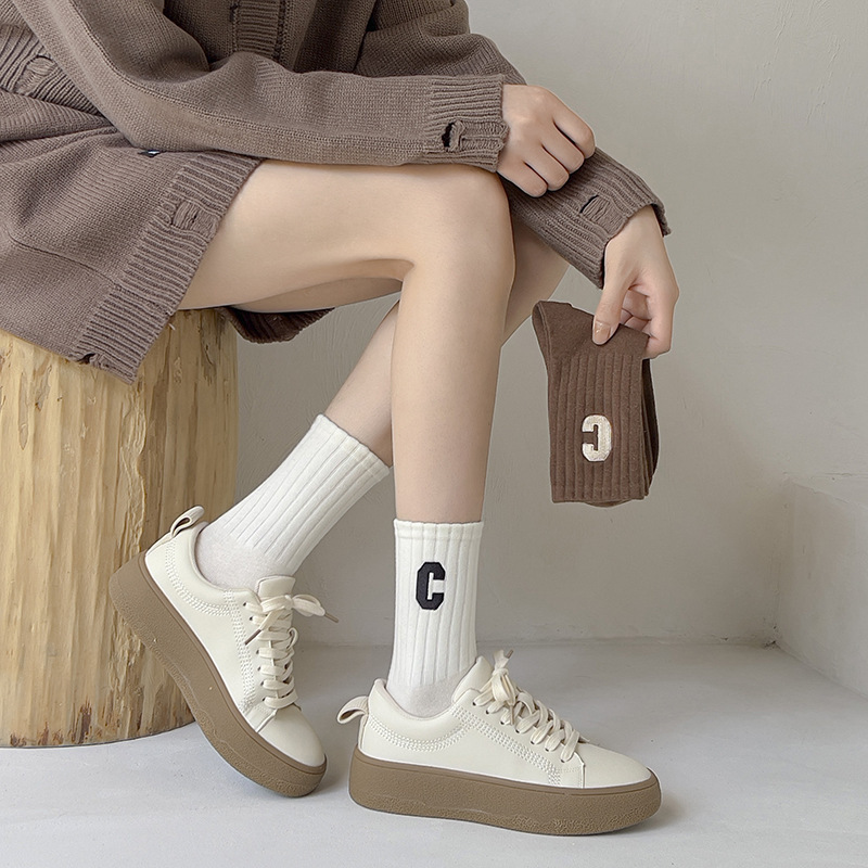 襪子女秋冬款中筒襪韓版可愛字母大C學生透氣百搭高幫防臭長襪 女