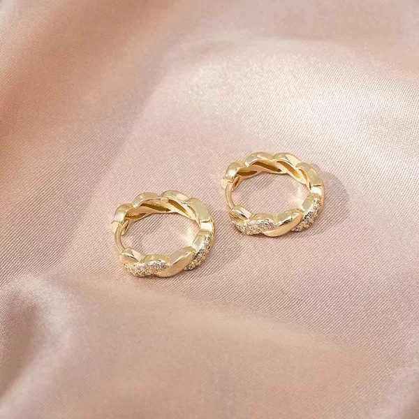 Exquisite Twist Hoop Earrings for Women, Minimalist Style, High-End Vintage Light Luxury Trendy Simple Earrings