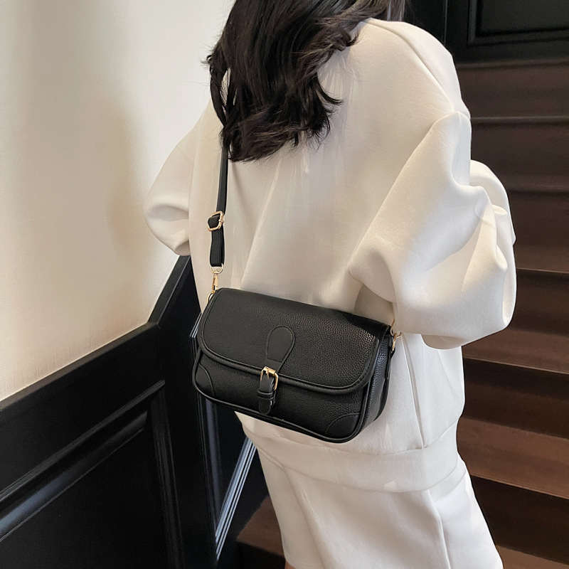 Tendencia de comercio exterior simple bolso cuadrado para mujeres 2025 nuevo bolso de brazo de nicho universal bolso de hombro de moda casual