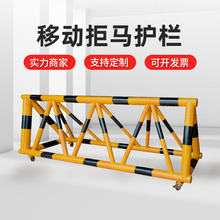 ���������׶�԰ѧУ���ſڷ���ײΧ������վ·�ϵ�������������