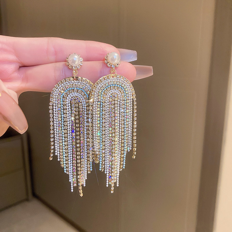 Agujas de plata transfronterizas flores de zircón aretes de bordillo estilo de moda pernos de auriculares lujosos de alto nivel de diseño de auriculares nicho