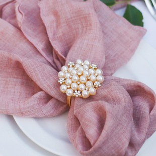 Wholesale Hotel Gold Napkin Rings Tableware with Diamonds Exquisite Flower-Shaped Pearl Napkin Buckles Napkin Rings Hot-Selling Napkin Rings