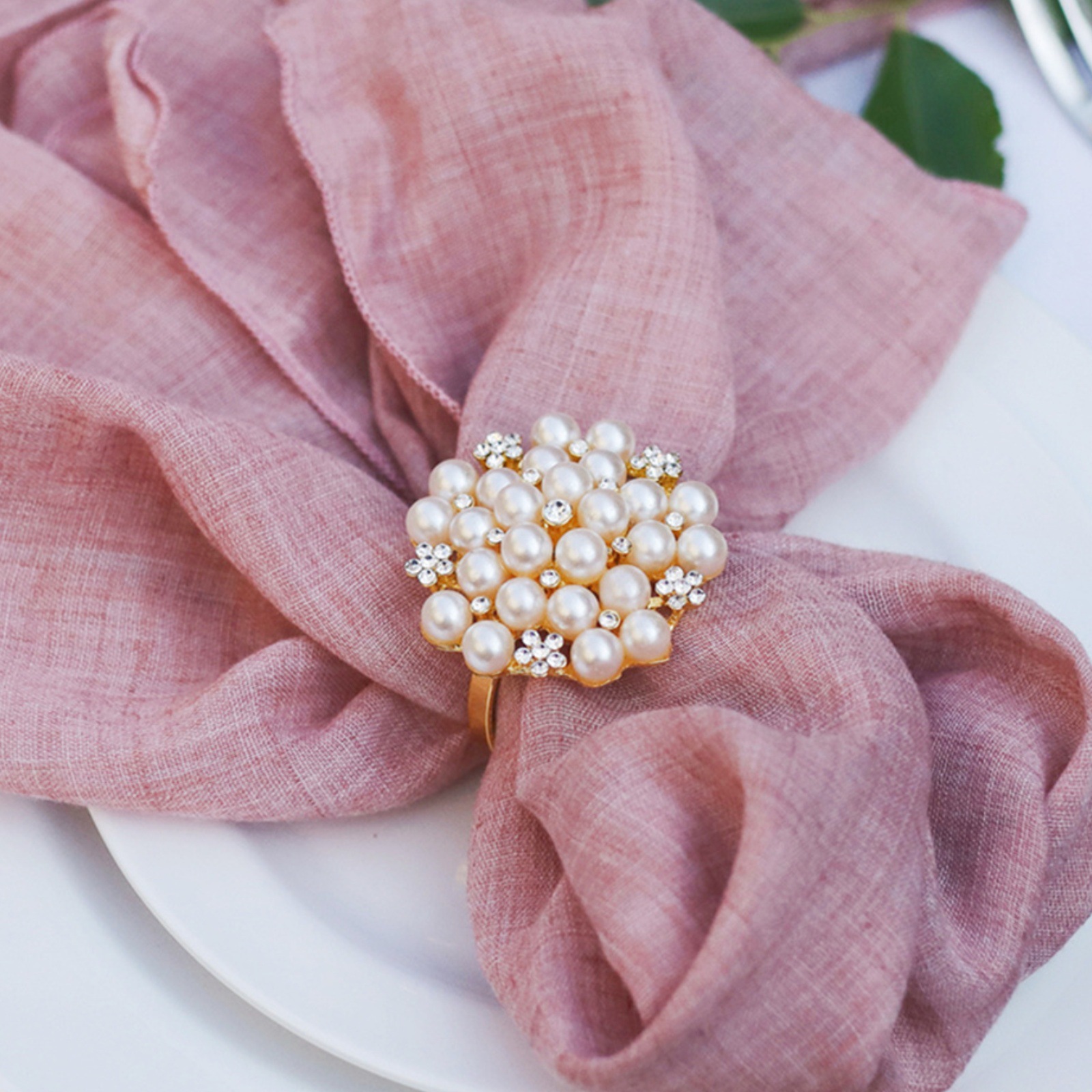 Hotel al por mayor oro servilletas anillo cubiertos diamantes delicados flores perlas servilletas buckle servilletas anillo de tela de boca caliente