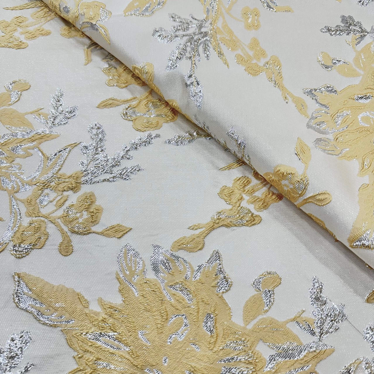 廓形金色立体不透浮雕花朵提花  汉服连衣裙旗袍时装面料