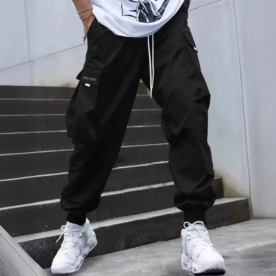 Nuevos monos transfronterizos Pantalones casuales delgados de verano 2025 para hombres Pantalones sueltos de diseño de varios bolsillos