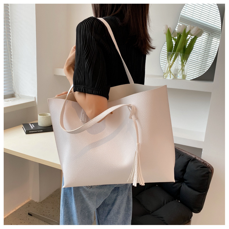 Wholesale Solid Color Large Capacity Lychee Pattern Tassel Tote Bag Nihaojewelry display picture 1