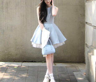 法式氣質藍色無袖背心連衣裙子女夏季2025新款蕾絲邊收腰蓬蓬短裙