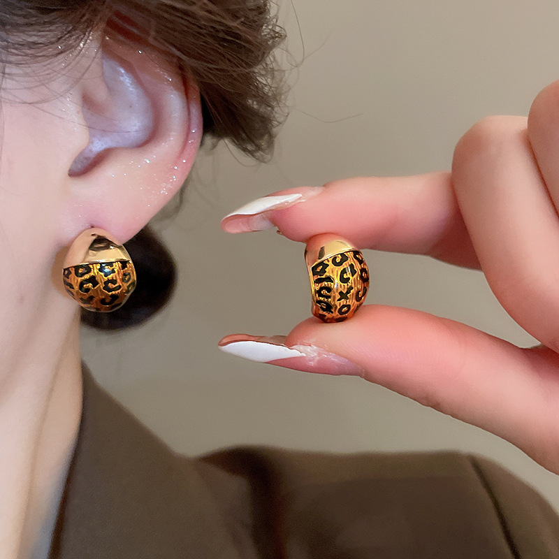 Boucles d'oreilles à clous géométriques à imprimé léopard en or véritable plaqué or haut de gamme, boucles d'oreilles rétro, boucles d'oreilles à la mode et au tempérament_voghion.com