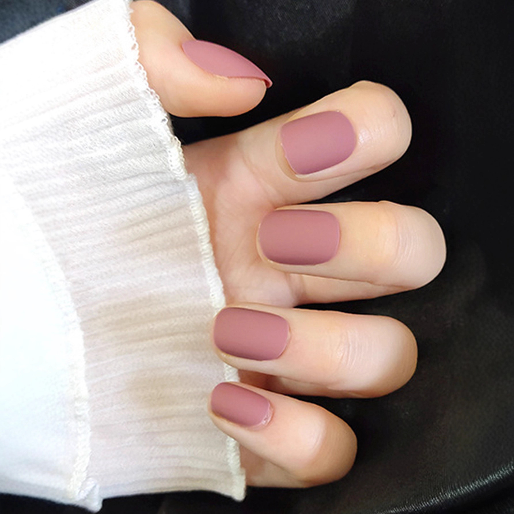 Comercio exterior mate corto pieza de uñas de frijol de color sólido ambiente suave parche de uñas 24 piezas de elegante desgaste de uñas