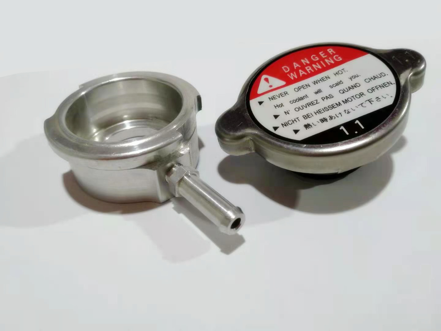 Metal Id 41mm Large Water Inlet with Water Tank Cover, Universal Radiator Cap, Anti-Spill Coolant, Highly Adaptable