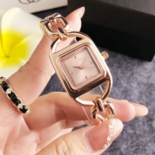 �¿�Ů��С���@�ݱ��P��朱펧�OӋ�ױ����s�r��Ůʿ�߼����|���