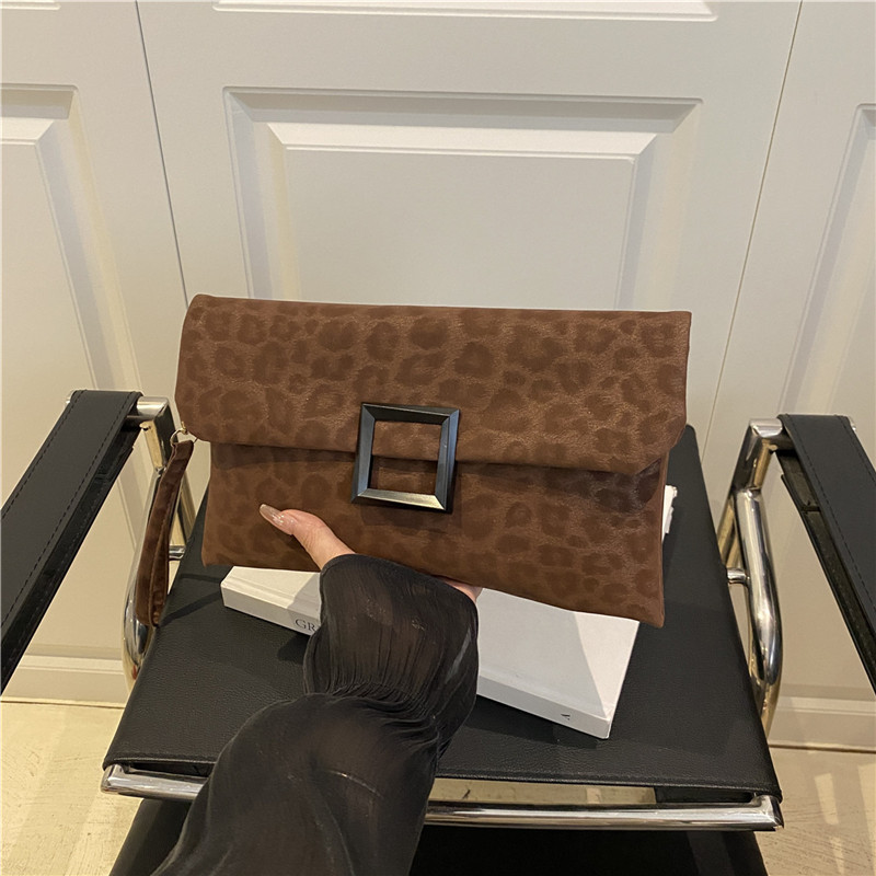 Moda francesa de moda bolso de brazo para mujeres 2025 verano nueva textura simple bolso de hombro pequeño