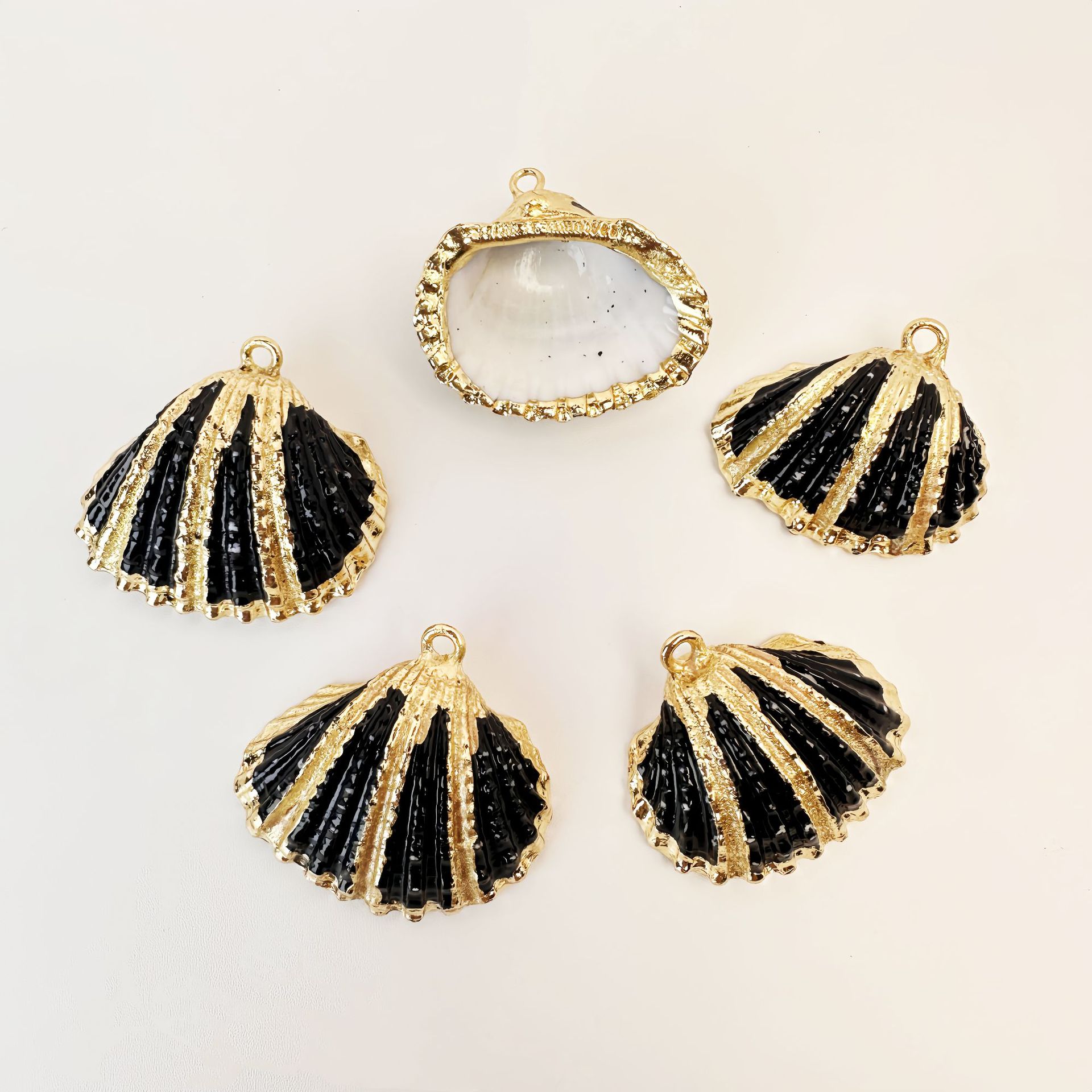 54금 발톱 검은 조개(천연 조개 염색)