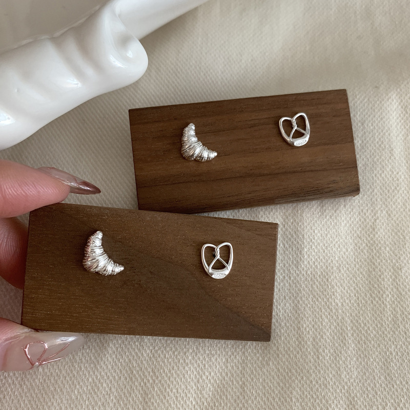Korean-style Asymmetric Alkaline Croissant Earrings Cute Bread Earrings S925 Silver Needle Simple silver Earrings Korean-style Asymmetric Alkaline Croissant Earrings Cute Bread Earrings S925 Silver Needle Simple silver Earrings