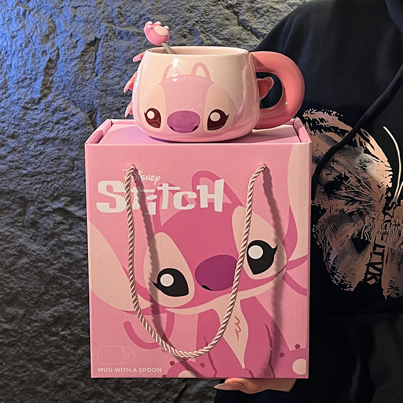 Caja de regalo de taza de cerámica Stitch con cuchara de taza de marca creativa con alto valor de cara con tapa de mano al por mayor
