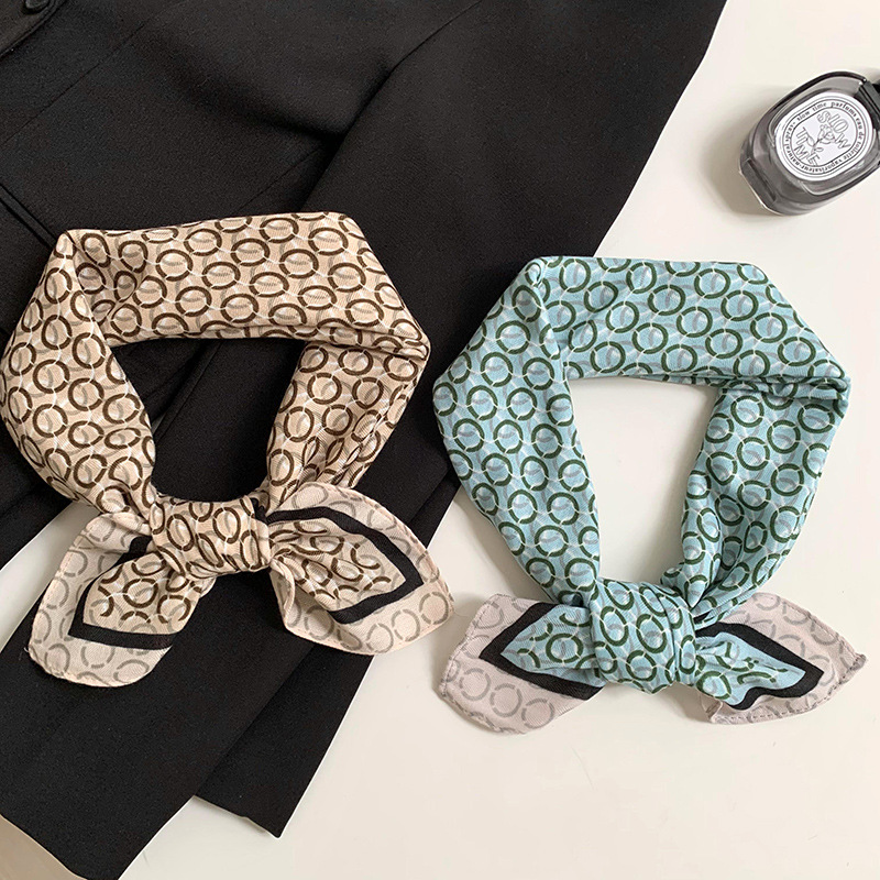 Bufandas de seda cuadrada alta sensación 2025 nueva moda versátil simulación bufandas de seda correa de cabello bufandas bufandas bufandas de seda al por mayor