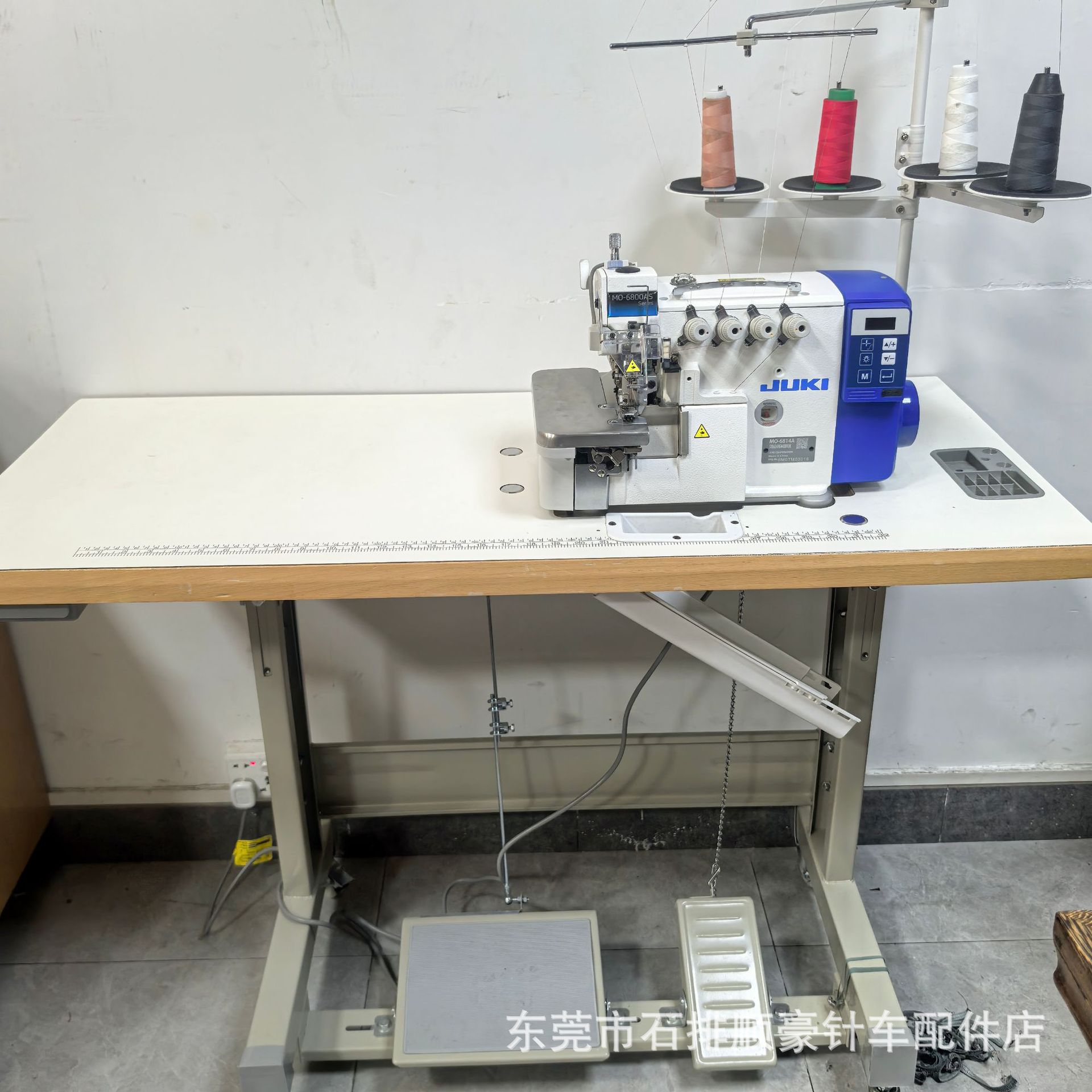 Nuevo JUKI / máquina pesada MO - 6814A cuatro líneas Jack máquina de bloqueo de bordes industriales máquina automática de bordes