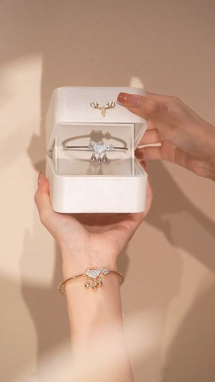 Exquisite Longevity Lock Bell Bracelet For Women Ancient Style_voghion.com