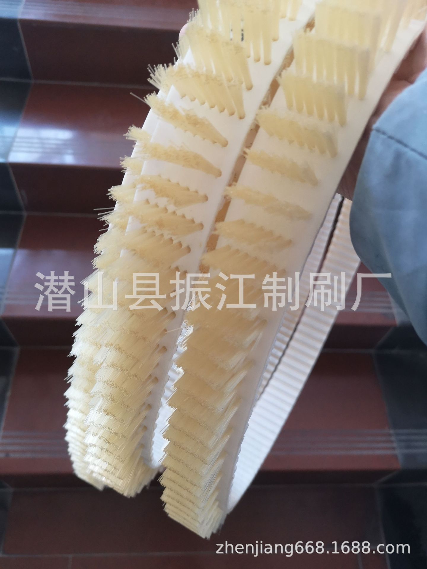 尼龙丝式皮带刷，尼龙皮带刷，钢丝皮带刷，履带式毛刷