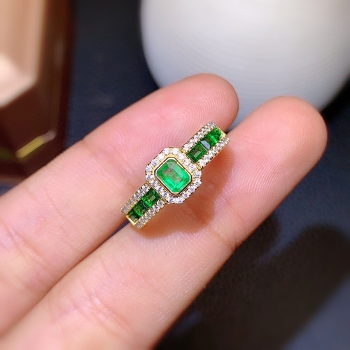 Live Stream Traffic Imitation Natural Colombian Emerald Color Gemstone Ring for Women, Luxurious Full Diamond Halo Band Ring with Open Setting