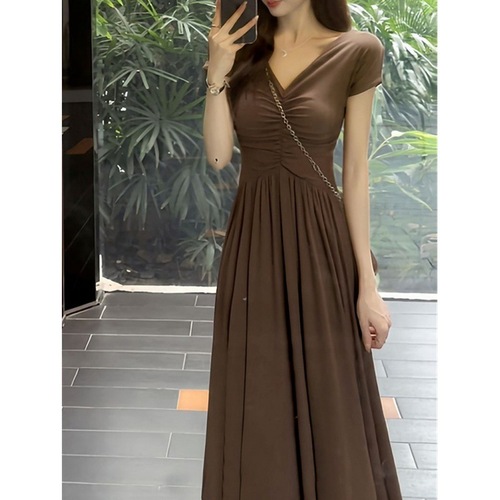 Elegant, flowing French-style V-neck dress—2024 new summer design, slim-fit, waist-defined, figure-flattering, with a slit—a long skirt.