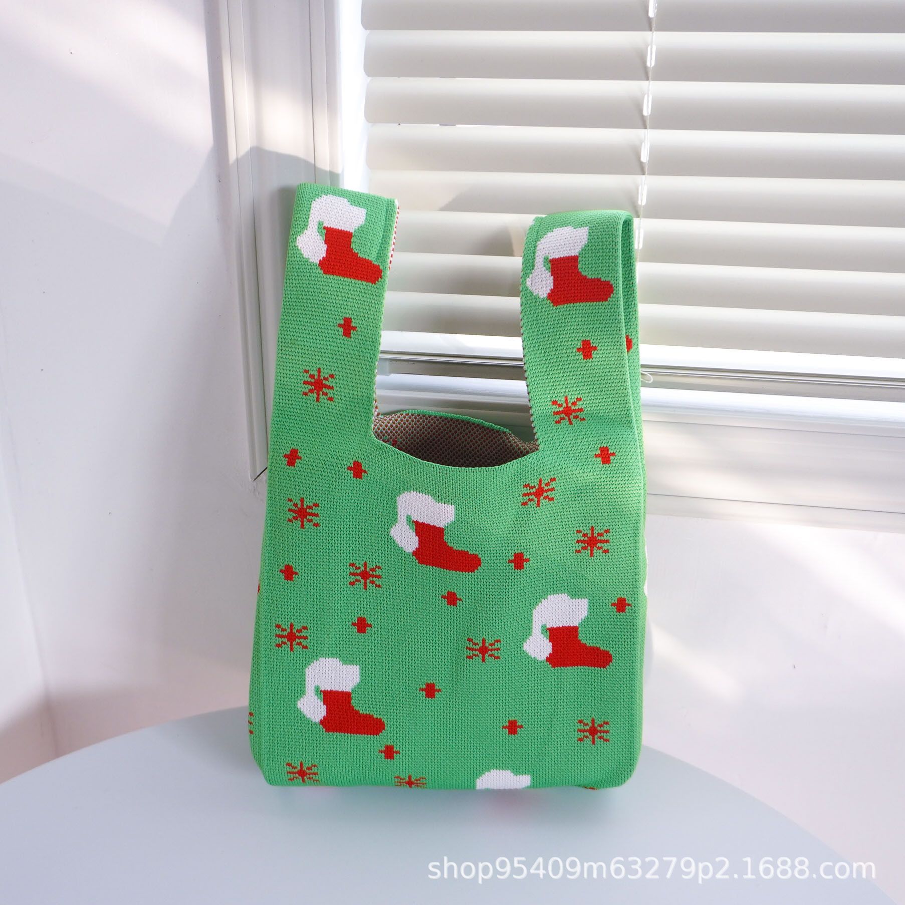 Christmas socks-green (no accessories)