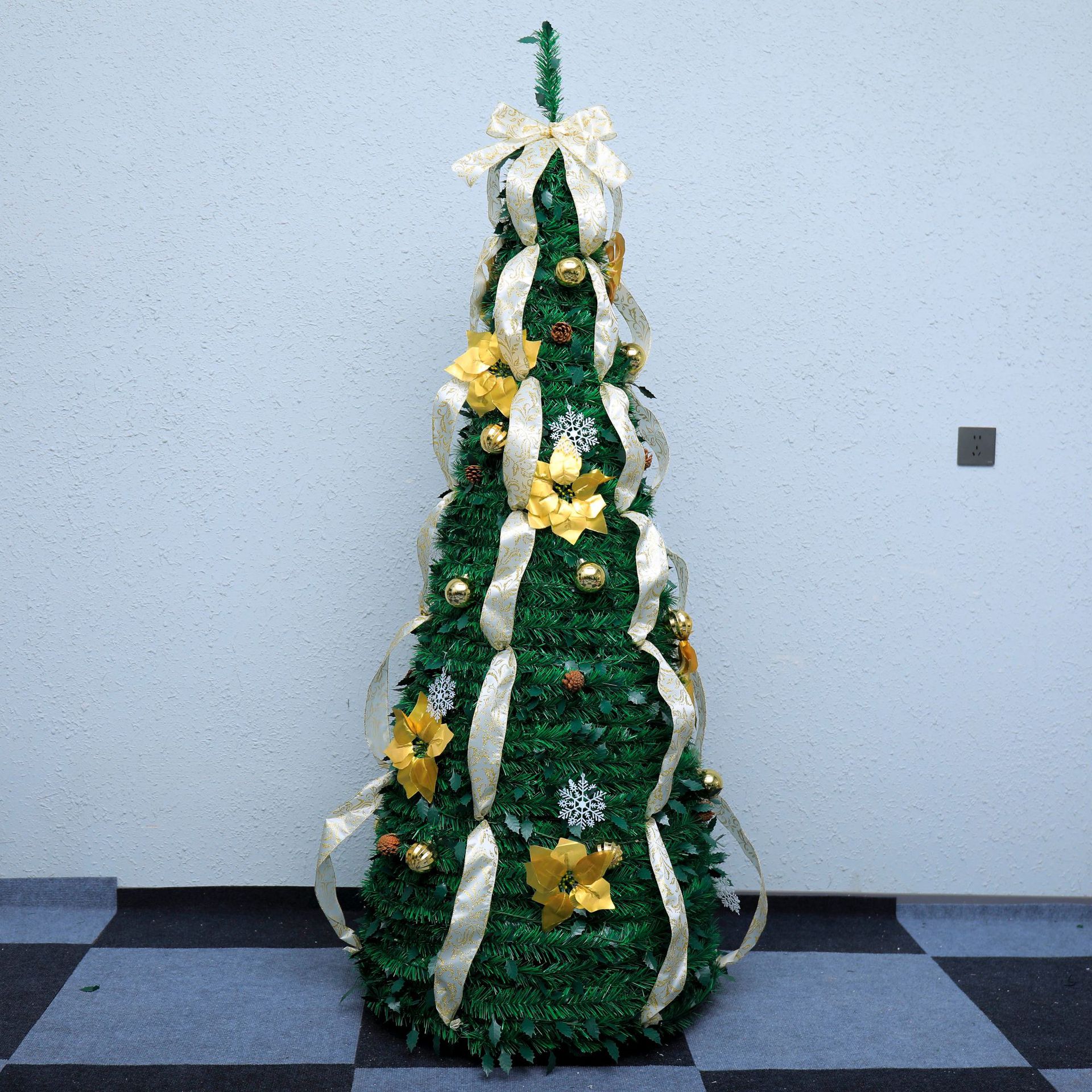 Árbol de Navidad retráctil plegable paquete doméstico decoración de Navidad árbol de torre de PVC 1.8m nuevo solo transfronterizo