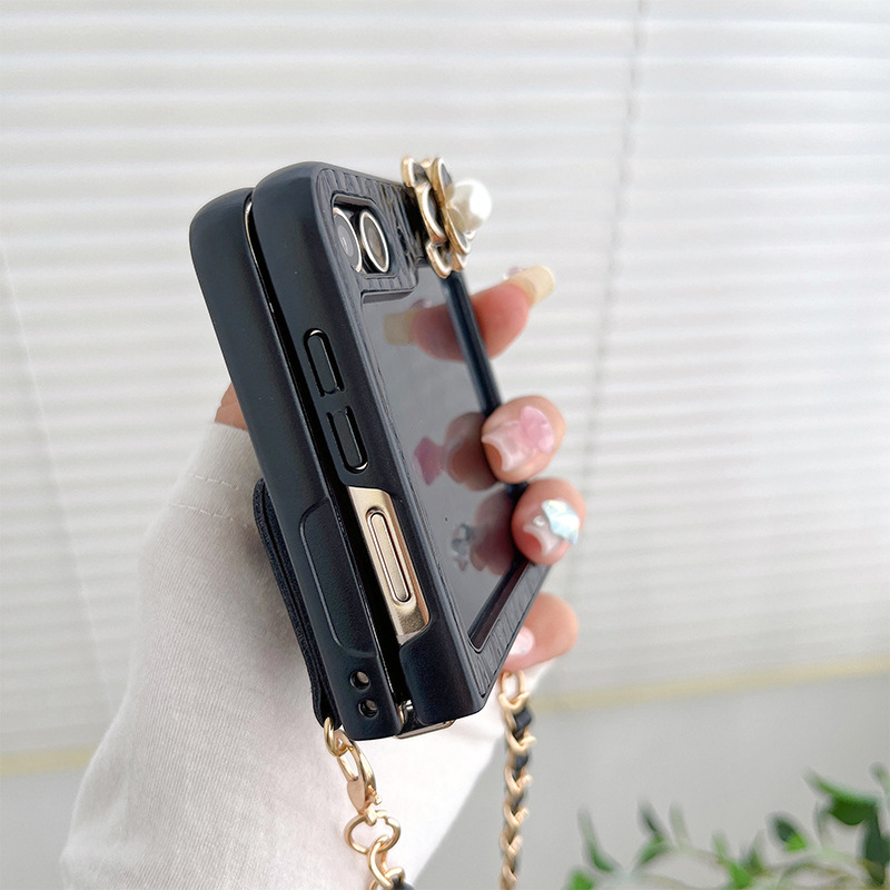 Funda para samsung z flip de piel con correa de cadena perlas_voghion.com