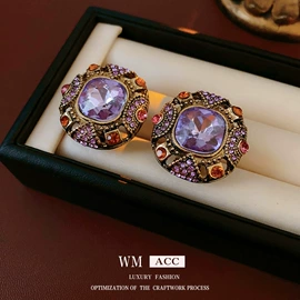 耳环;项链;手链