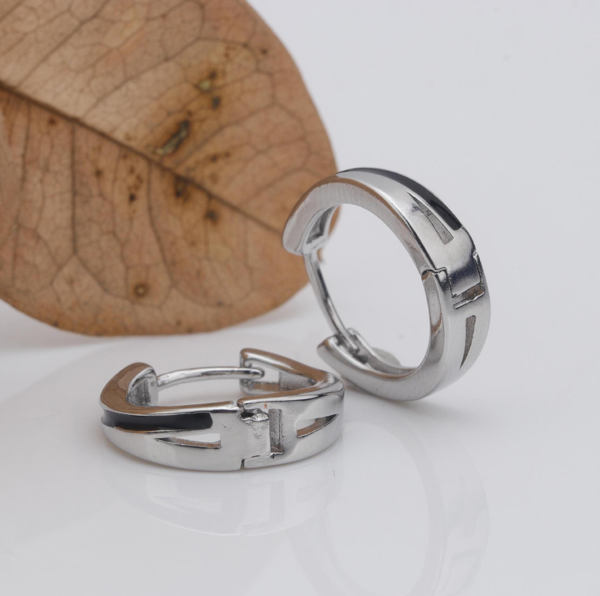 Orecchini a cerchio mobius per uomo gioielli trendy a goccia_voghion.com