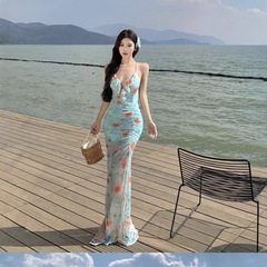 甘辛ミックスのハイカットスリット入りスリムフィットバックレスワンピース、夏の三亜撮影用ビーチドレス、海辺のリゾート雰囲気のスカート