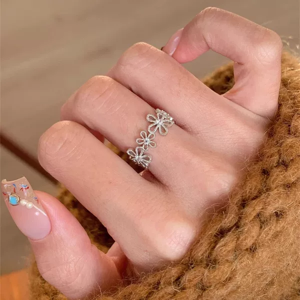 Lace Wreath Hollow Flower Ring Gentle Temperament Niche High-end Finger Ring Open for Women