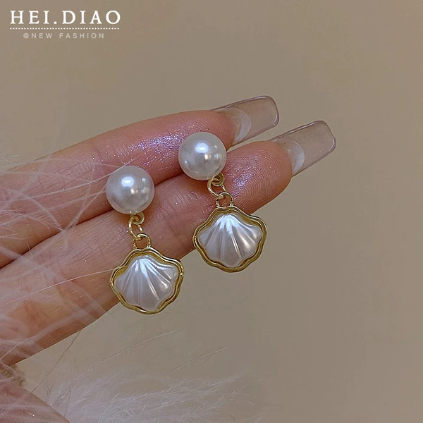 Earrings from pearl