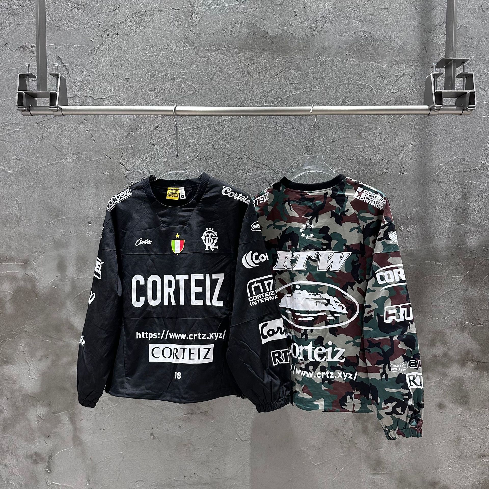 Transfronterizos Europa y América marca de moda Alcatraz letras patrón de impresión de camiseta de manga larga camuflada camiseta de la calle para hombres y mujeres