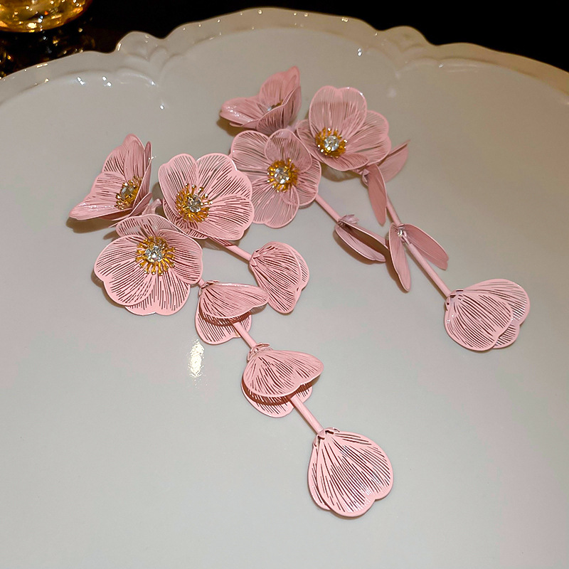 Pendientes de borla de pétalo de flor de circón de aguja de acero Pendientes exagerados de temperamento fresco y dulce Pendientes de estilo de vacaciones de moda