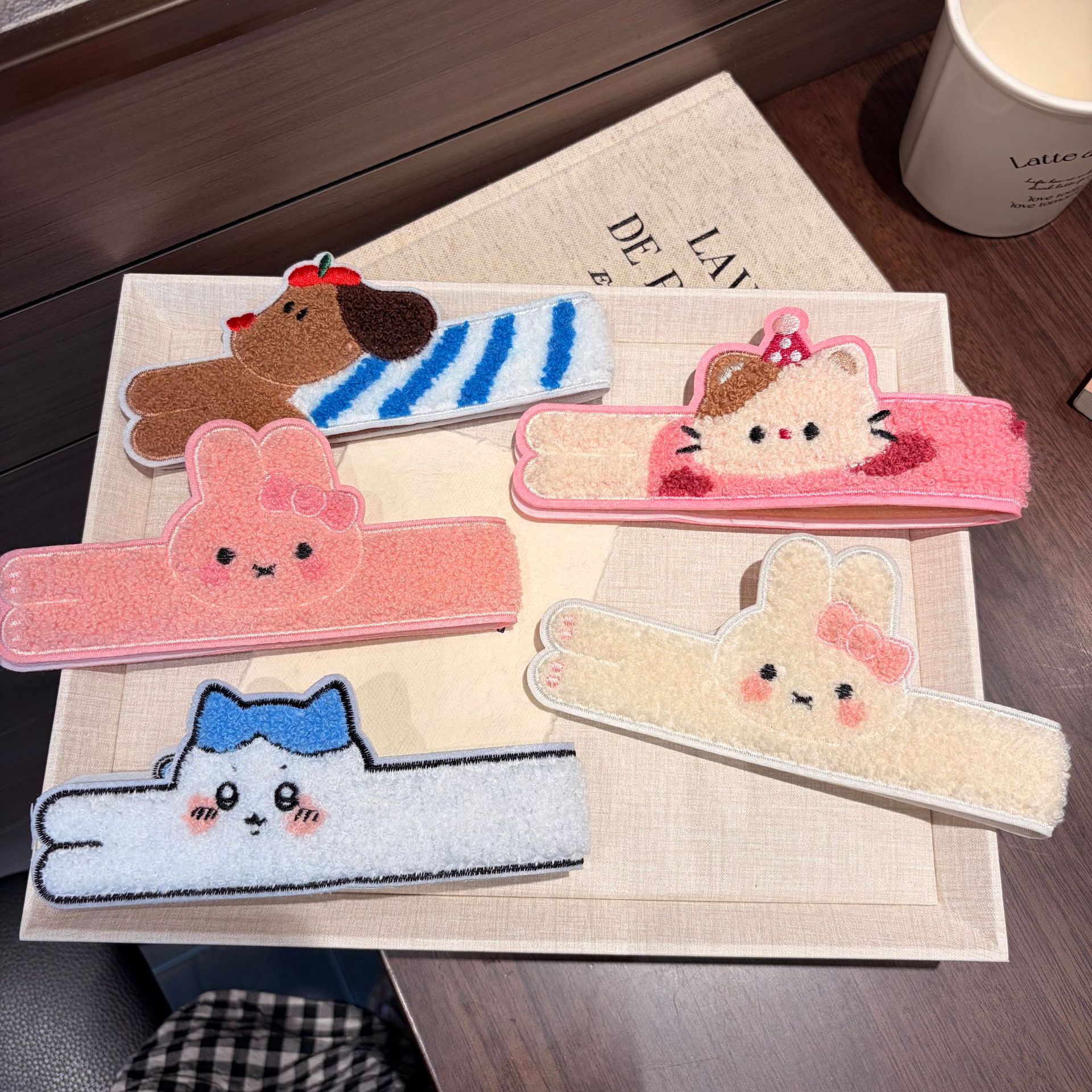 Soft and cute cartoon hugging cat long strip magic tape, sweet girl cat hairband for washing face and makeup, dual-use headband for women