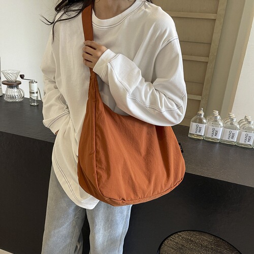 Japanese casual cross-body canvas bag for women 2026 new style simple large capacity shoulder bag niche design commuter bag