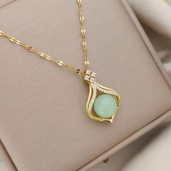 Xiao Pao インターネットセレブ人気グリーンアゲートホータンネックレスハイエンドライトラグジュアリーニッチ気質トランスファービーズファッションペンダント