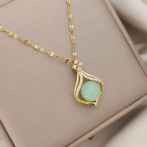 Модное ожерелье из хетианского зеленого агата с высококачественным легким роскошным нишевым стилем и модной подвеской из бисера.